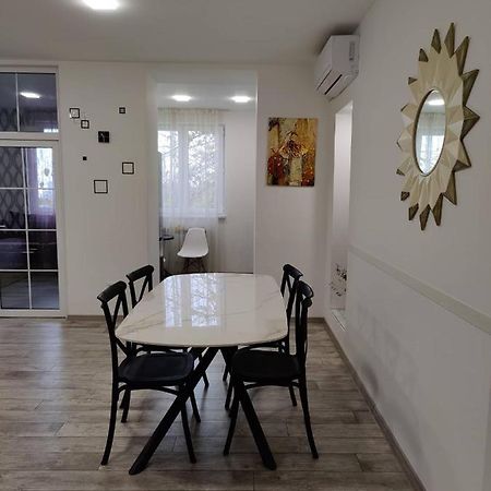 Modern Apartment In The Center With The View Of The Majestic Ararat Erevan Exterior foto